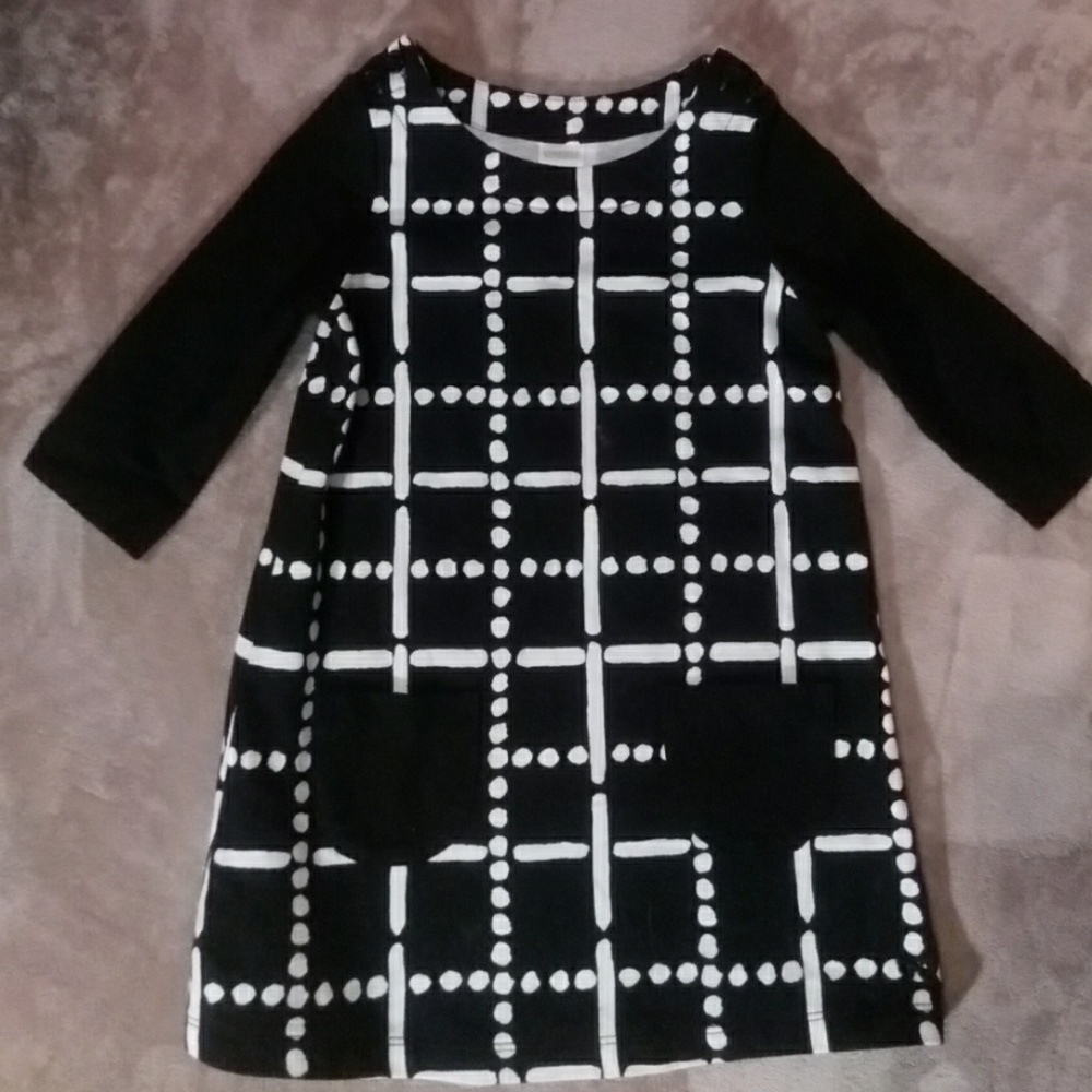 Girls black and white dress.
